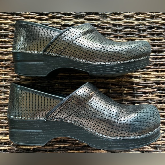 Dansko shiny copper/metallic clogs, size 41 - Picture 6 of 7